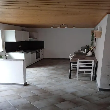 Tranquil Getaway In Scenic Roes, Cleaning Included Apartment Roes